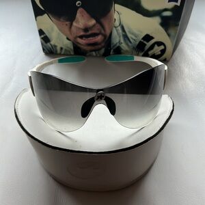 Never used. ZEGHO cycling glasses assos high performance. Made in italy.